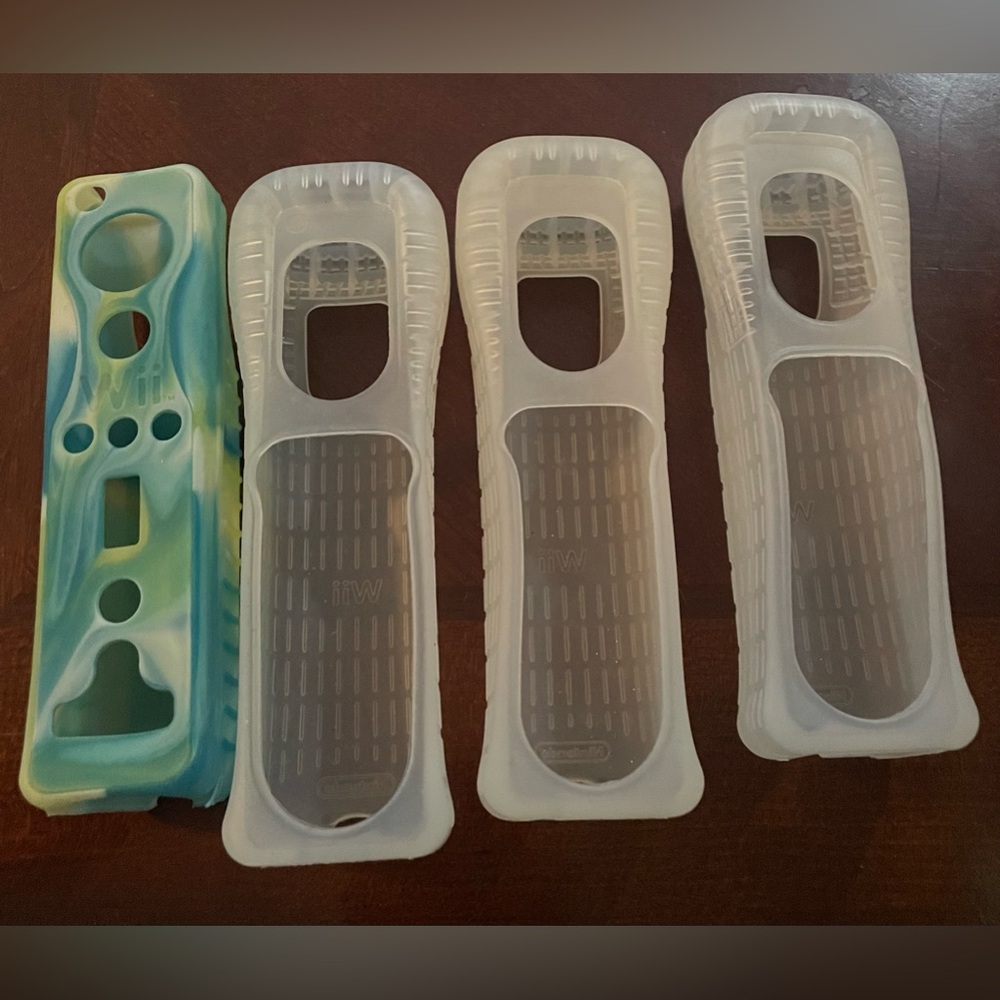 Lot of 4 Wii remote covers